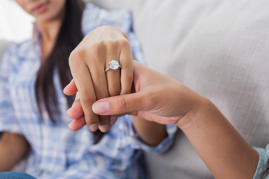 Como escolher anel de noivado